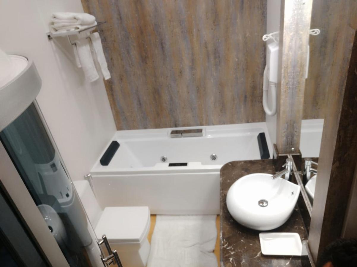 Durgjan The Mughal Sheraton Houseboat酒店 外观 照片